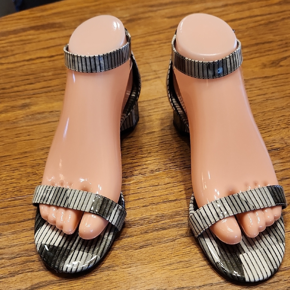Vaneli Black/White & Gray Glossy Patent Geometric Ankle Strap Sandals Size 7.5